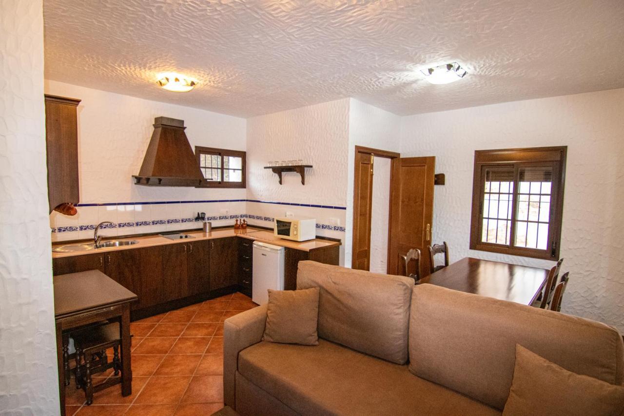 Tugasa Hotel Y Casas Rurales La Posada Villaluenga Del Rosario Exteriör bild