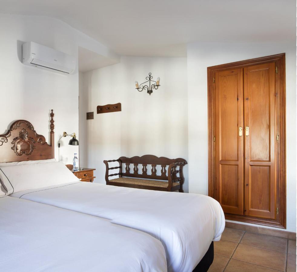 Tugasa Hotel Y Apartamentos Rurales La Posada Villaluenga Del Rosario Exteriör bild