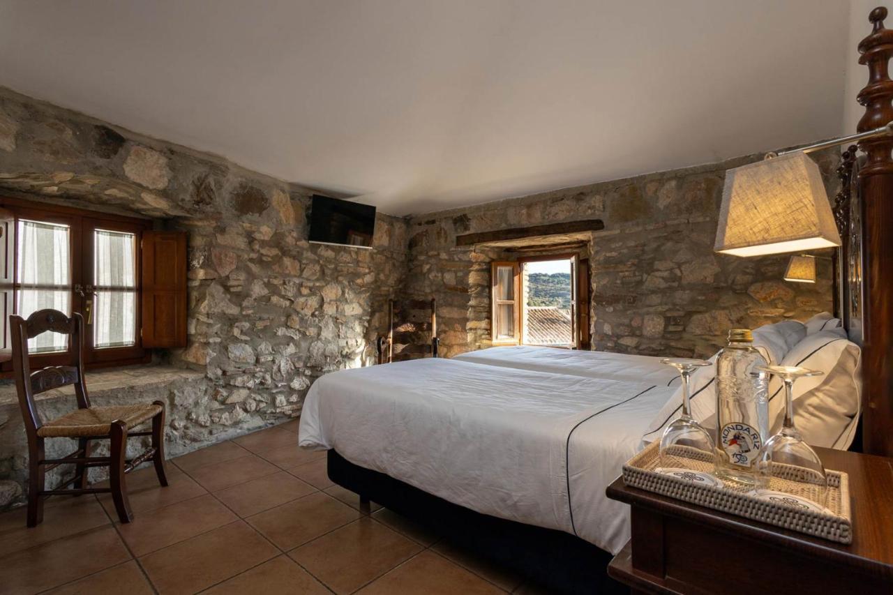 Tugasa Hotel Y Apartamentos Rurales La Posada Villaluenga Del Rosario Exteriör bild