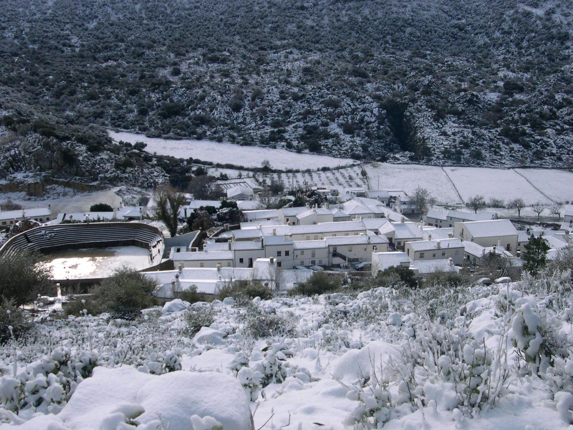 Tugasa Hotel Y Apartamentos Rurales La Posada Villaluenga Del Rosario Exteriör bild