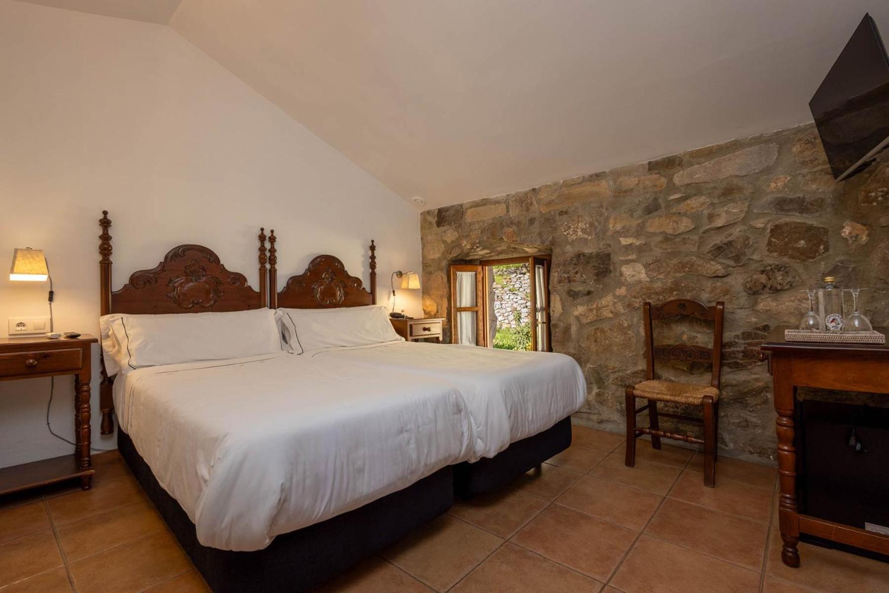 Tugasa Hotel Y Casas Rurales La Posada Villaluenga Del Rosario Exteriör bild