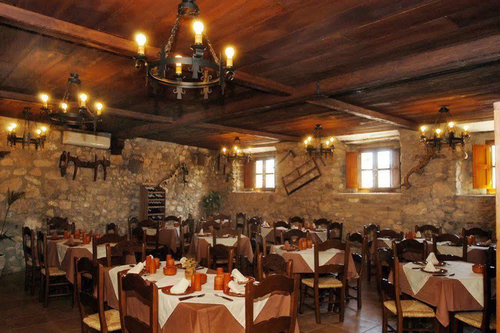 Tugasa Hotel Y Apartamentos Rurales La Posada Villaluenga Del Rosario Exteriör bild