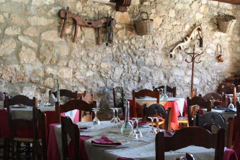 Tugasa Hotel Y Casas Rurales La Posada Villaluenga Del Rosario Exteriör bild