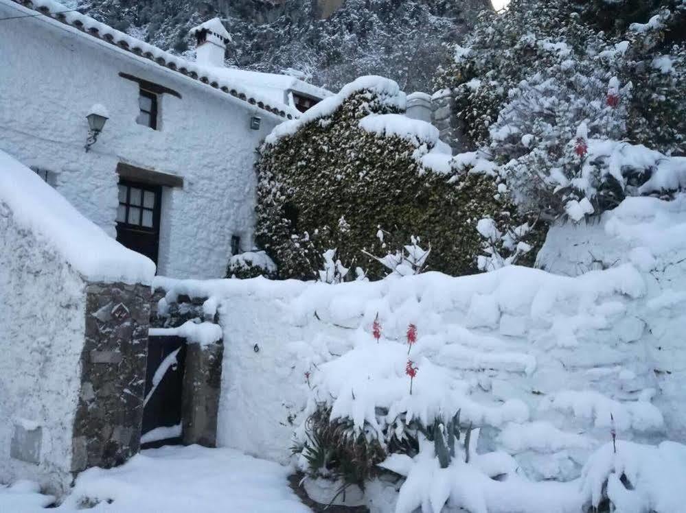 Tugasa Hotel Y Apartamentos Rurales La Posada Villaluenga Del Rosario Exteriör bild